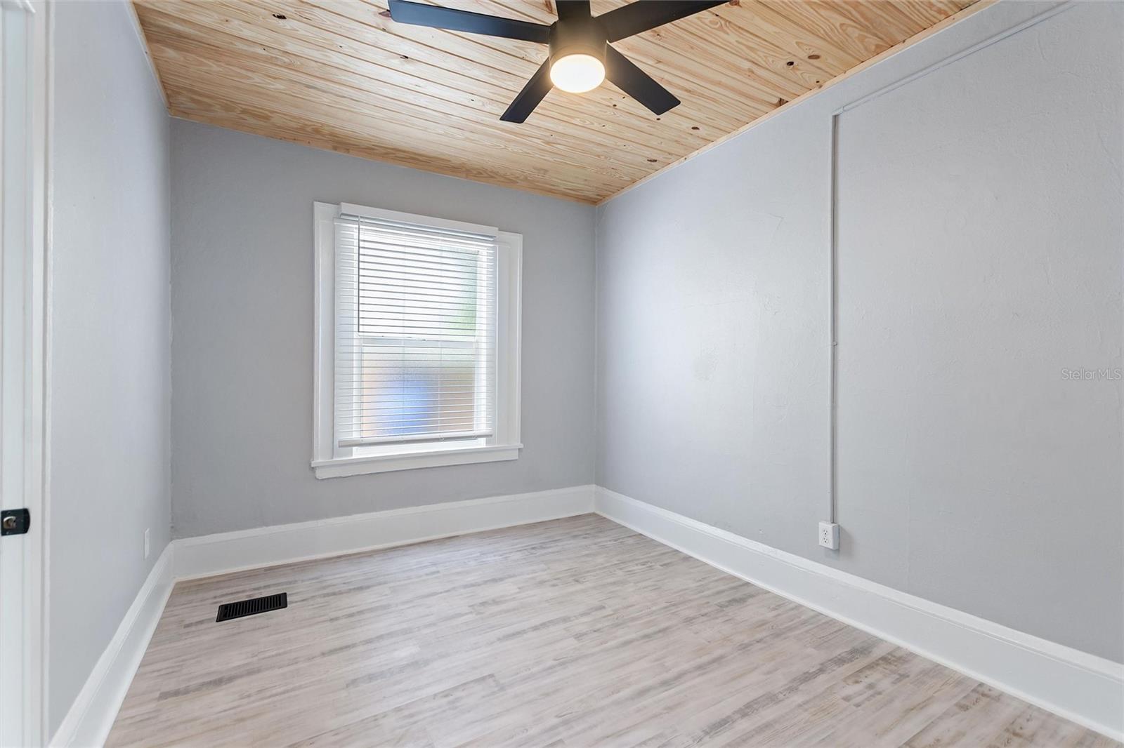 Image 17 of 27 For 7401 1st Avenue N B