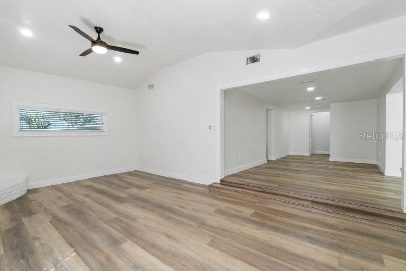 Image 17 of 27 For 3215 Albert Street