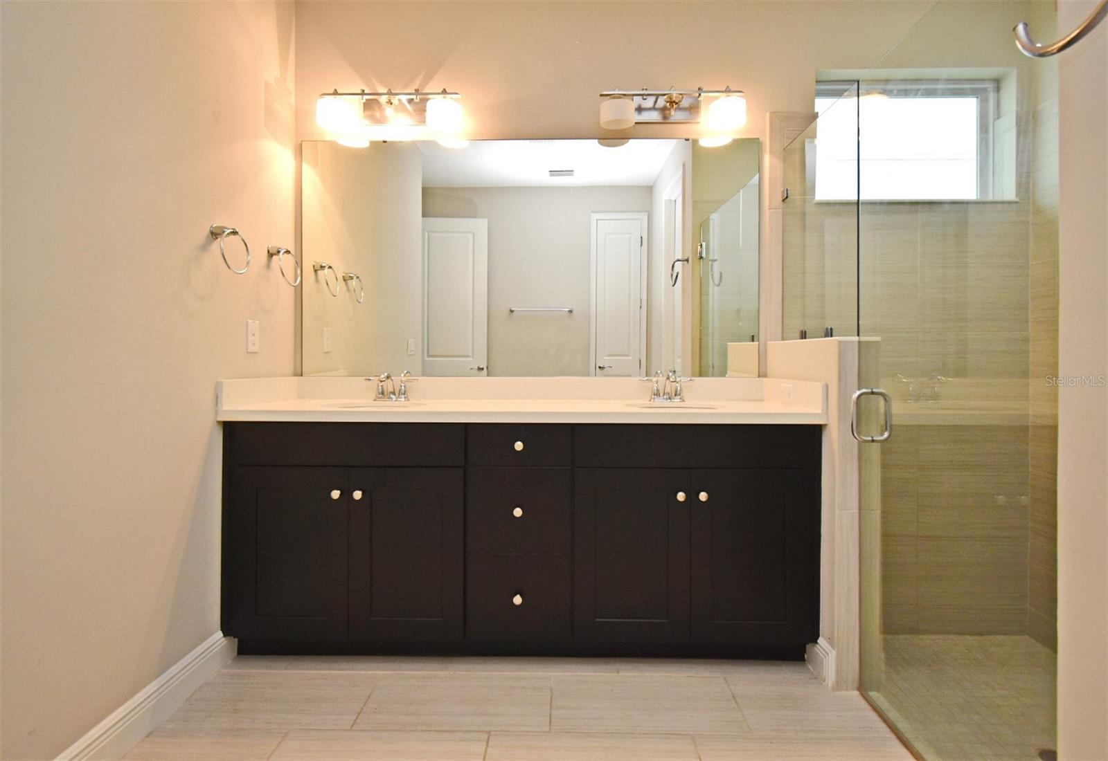 Image 21 of 38 For 8742 Peachtree Park Ct