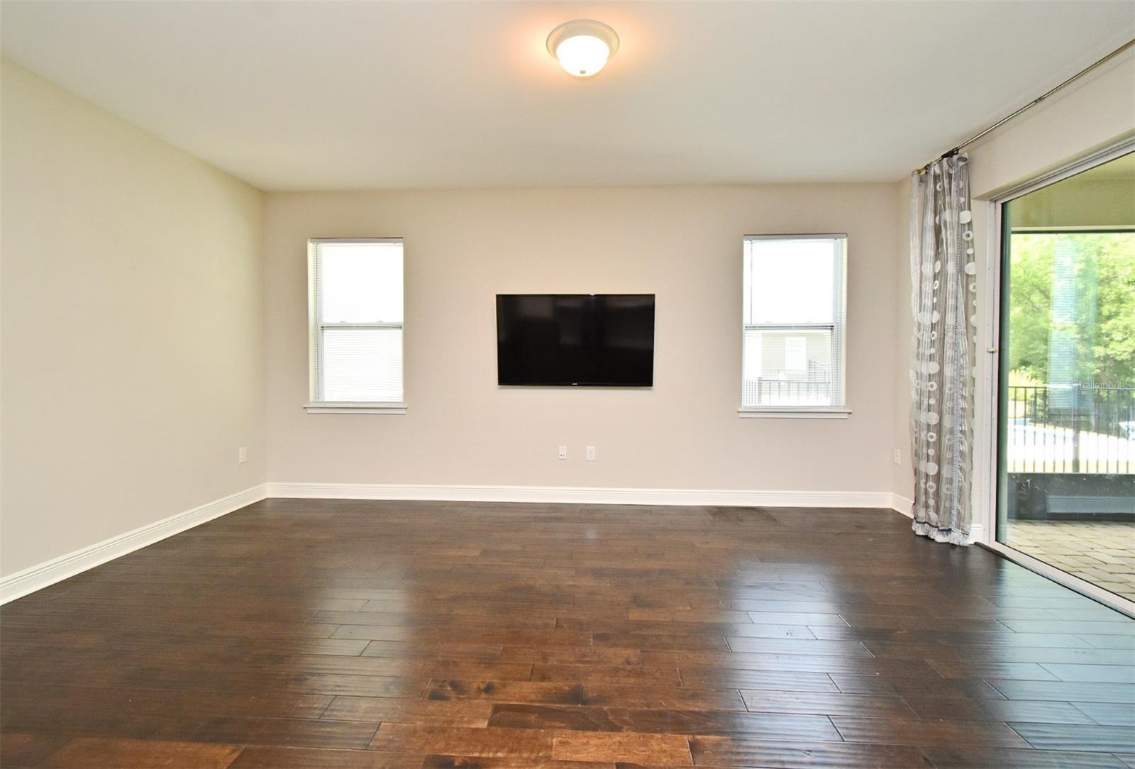 Image 5 of 38 For 8742 Peachtree Park Ct