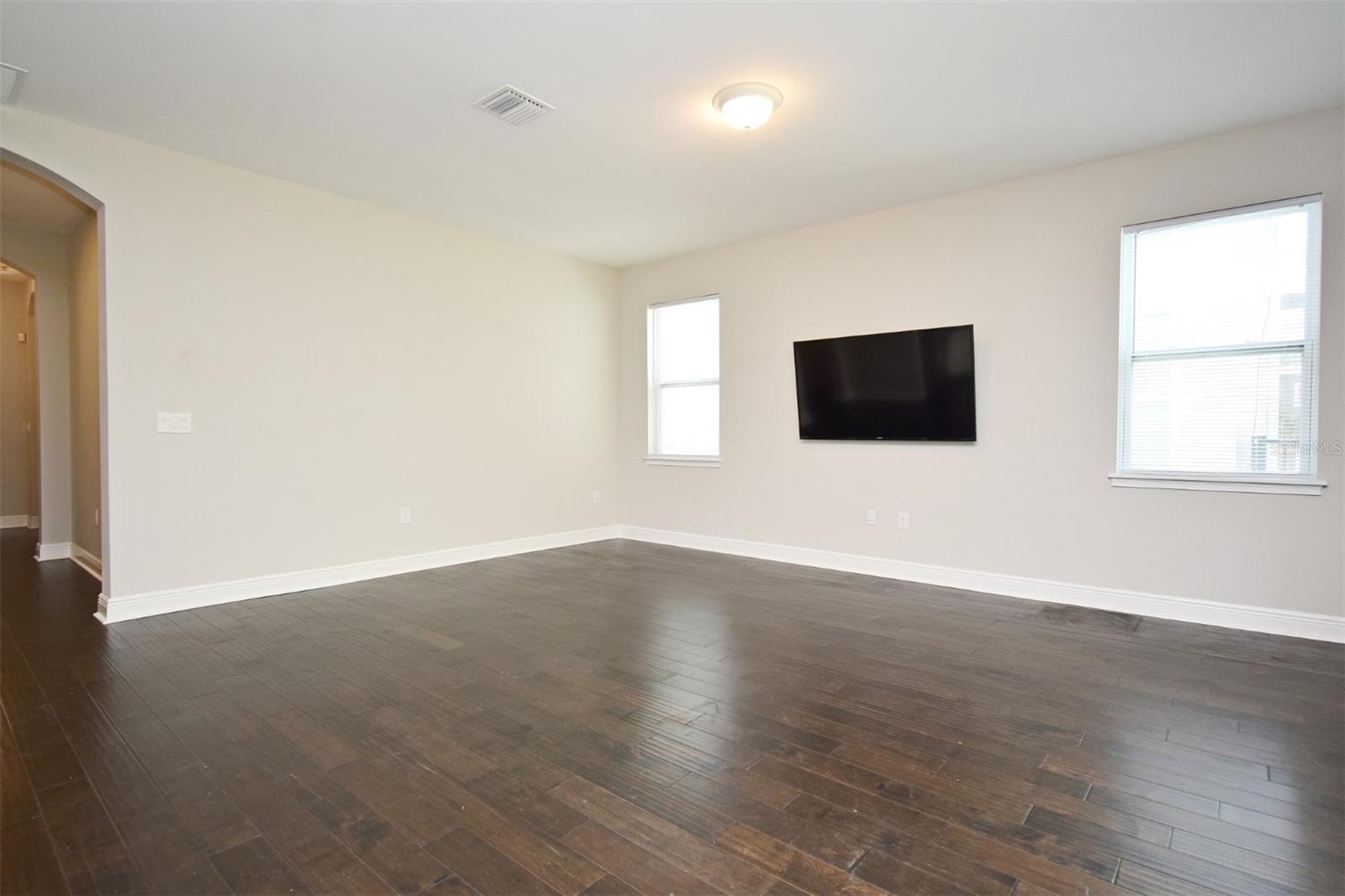 Image 6 of 38 For 8742 Peachtree Park Ct