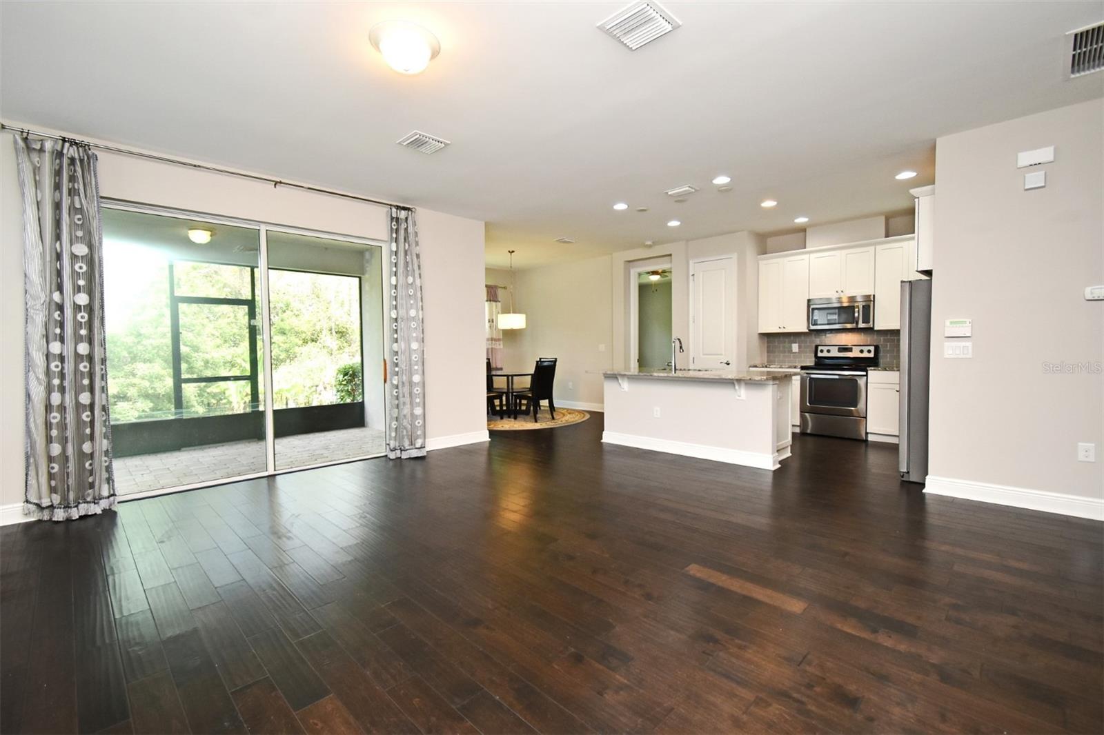 Image 8 of 38 For 8742 Peachtree Park Ct