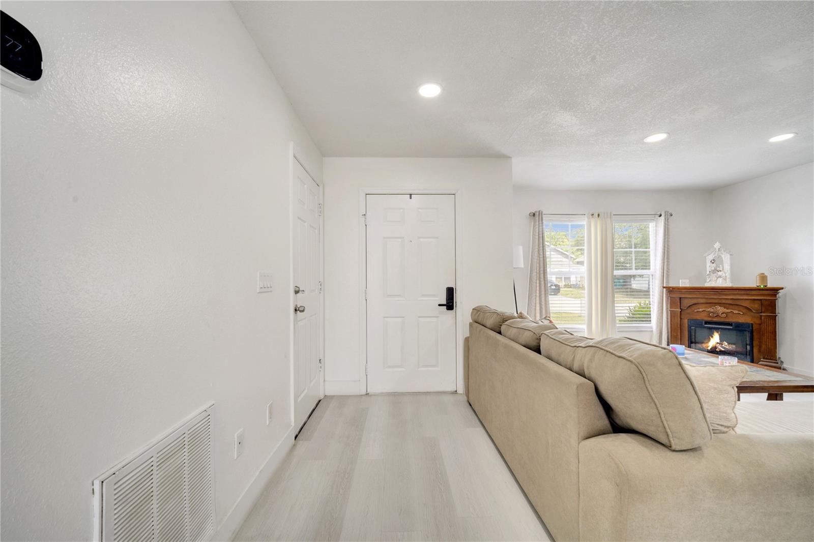 Image 16 of 47 For 5118 Luna Negra Drive