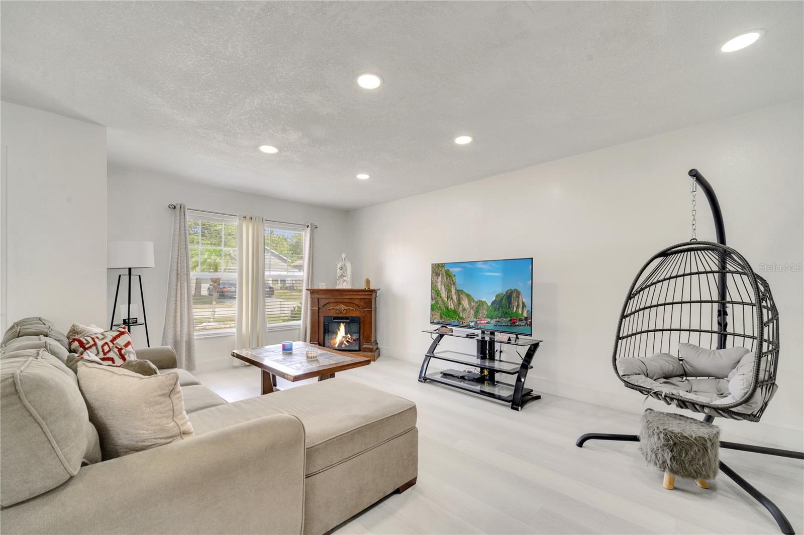 Image 18 of 47 For 5118 Luna Negra Drive