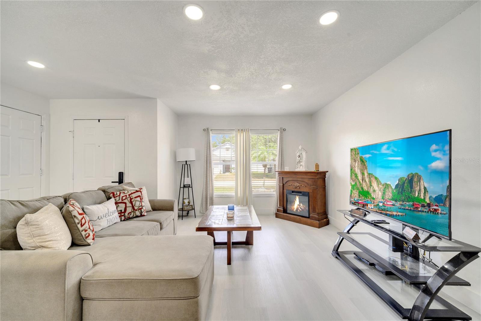 Image 19 of 47 For 5118 Luna Negra Drive