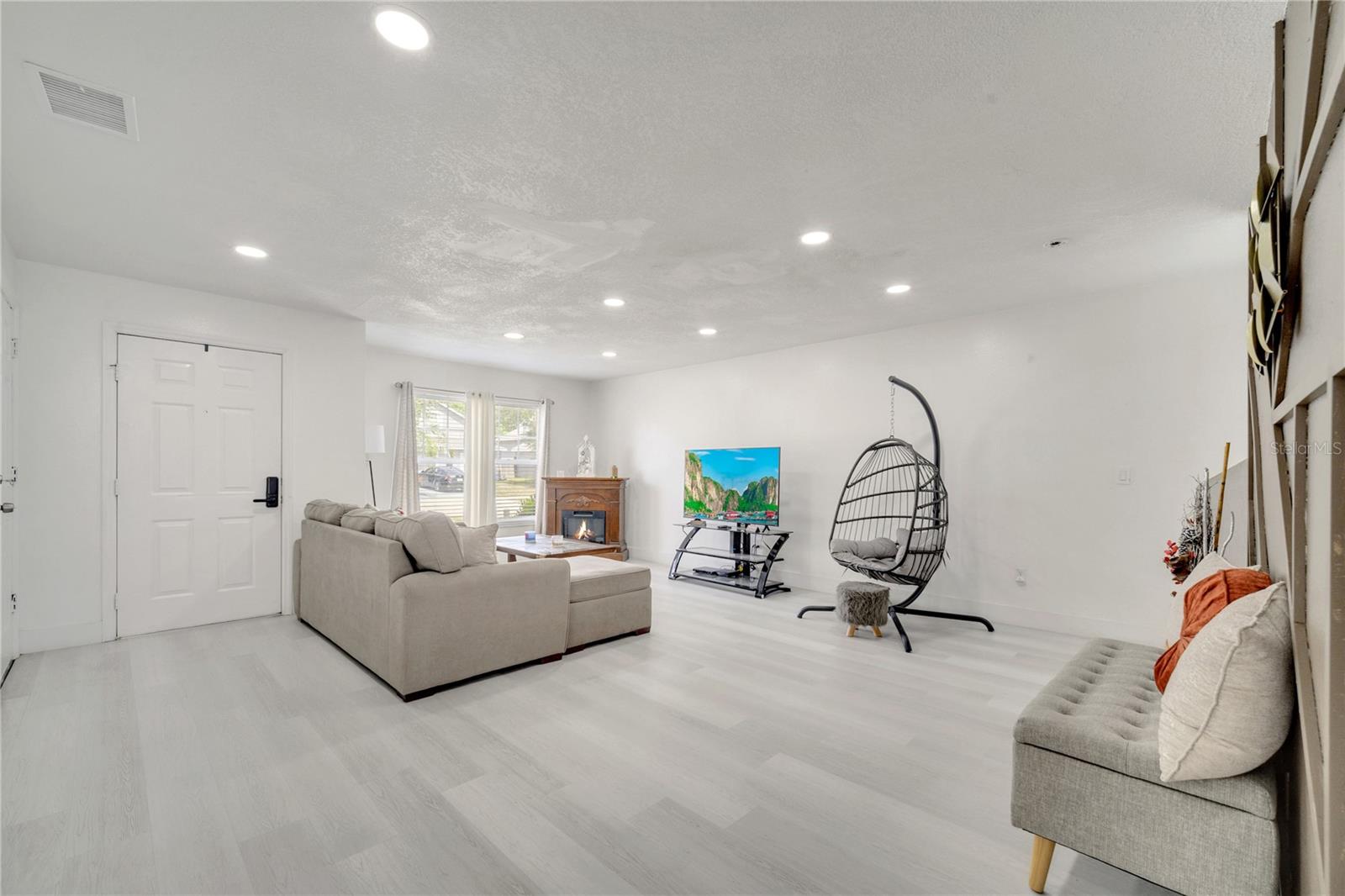 Image 22 of 47 For 5118 Luna Negra Drive