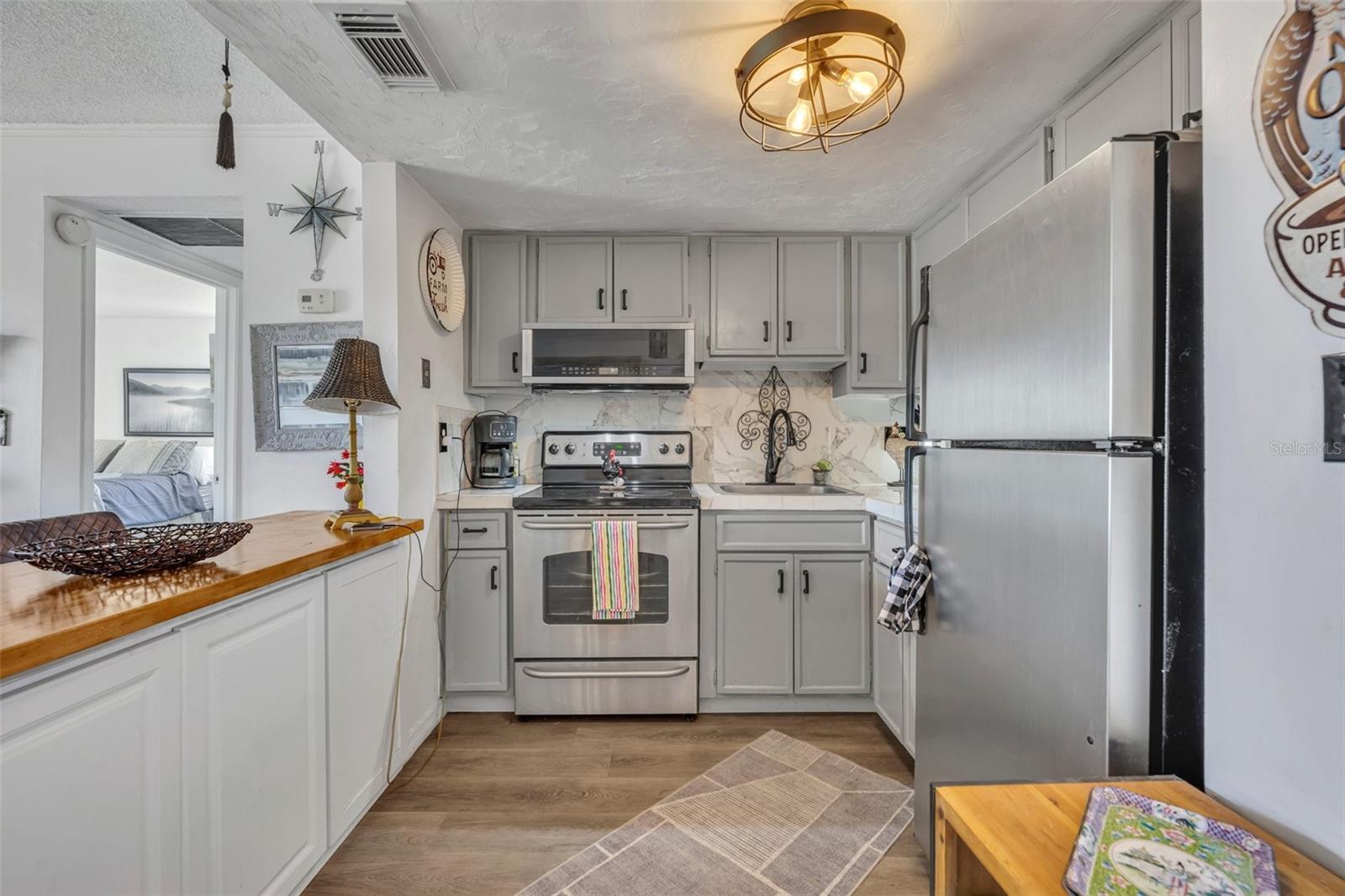 Image 18 of 23 For 574 Orange Drive 78