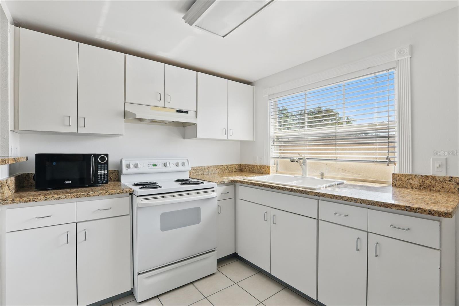 Image 6 of 15 For 315 Harwood Street Unit 2
