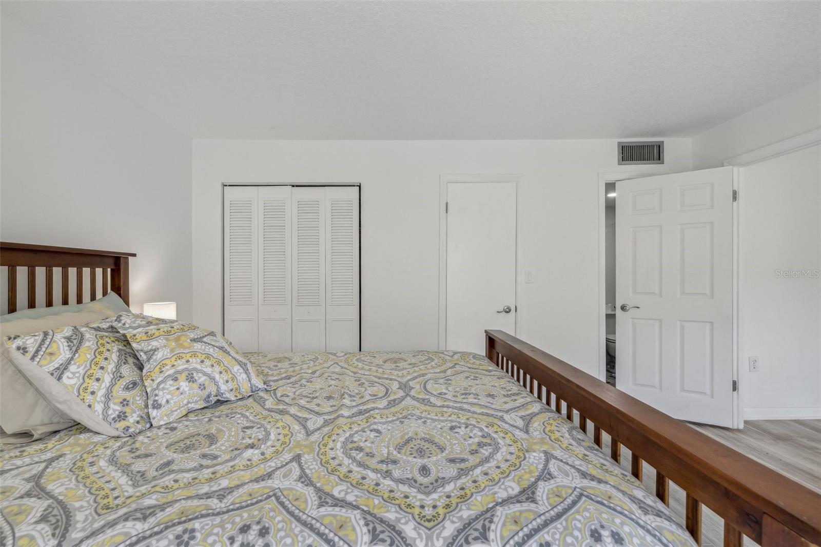 Image 21 of 34 For 6800 20th Avenue N 304