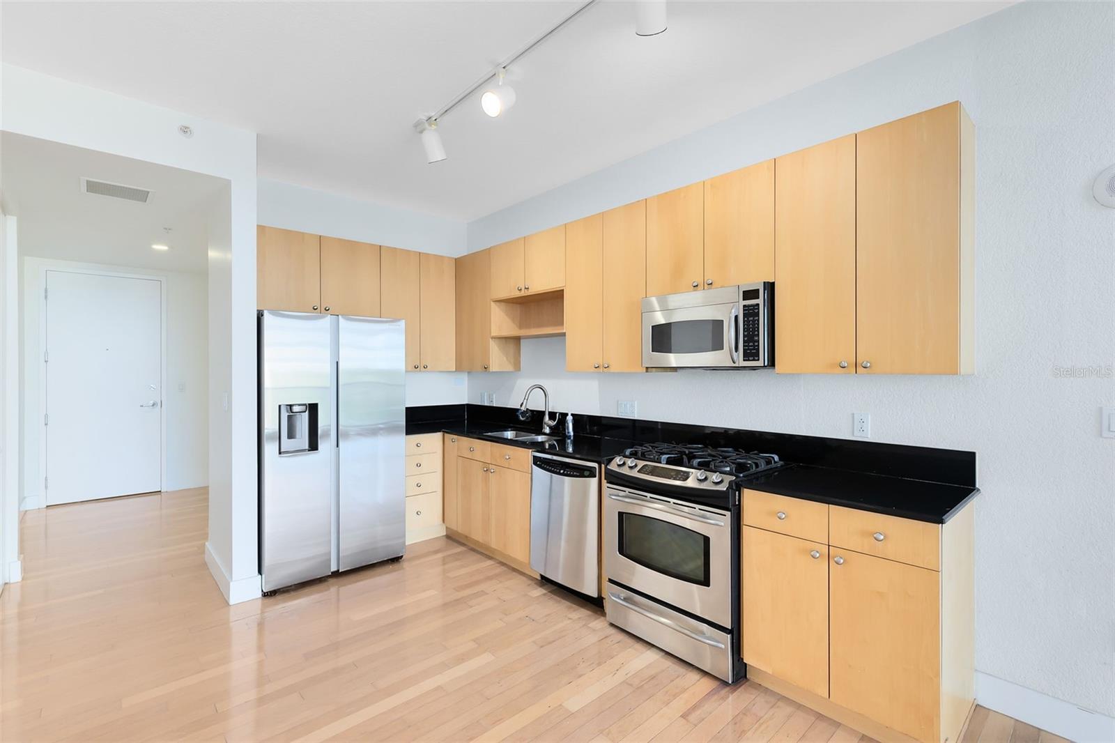 Image 5 of 43 For 150 Robinson Street 4a