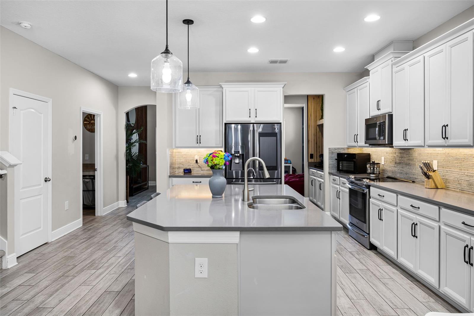 Image 13 of 56 For 13320 Magnolia Valley Drive