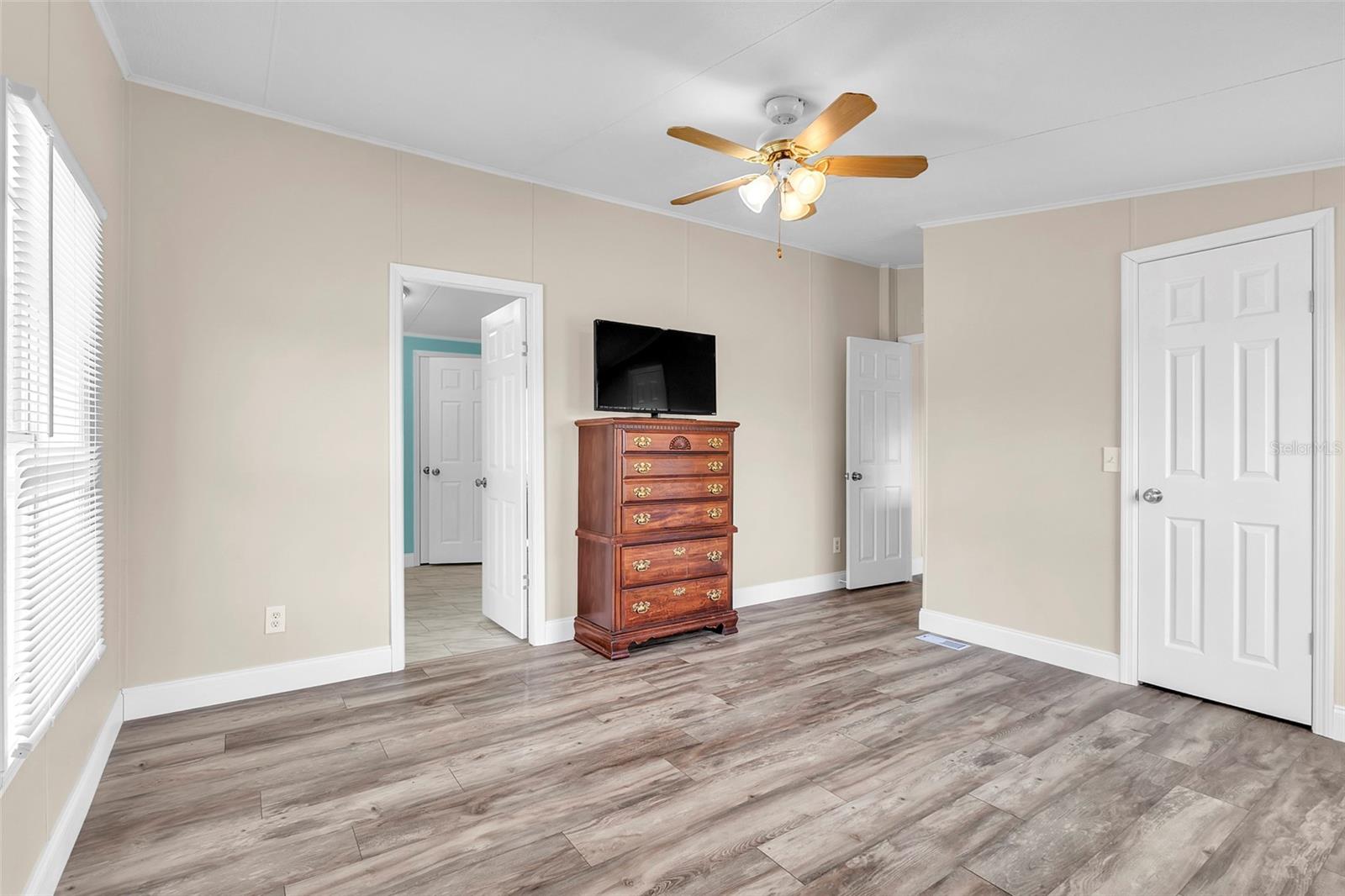 Image 19 of 41 For 11691 74th Lane