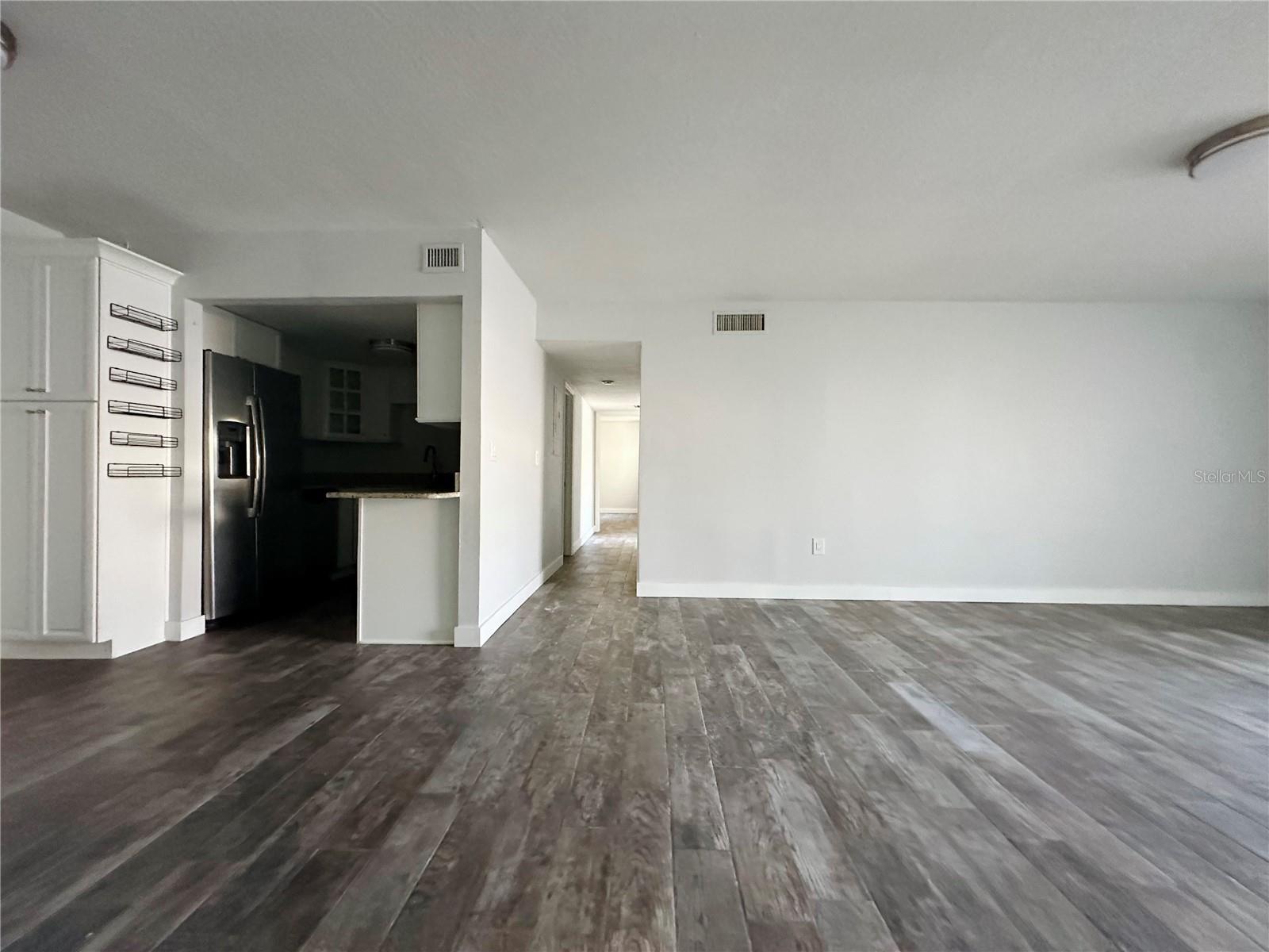 Image 2 of 19 For 912 Lake Destiny Road D