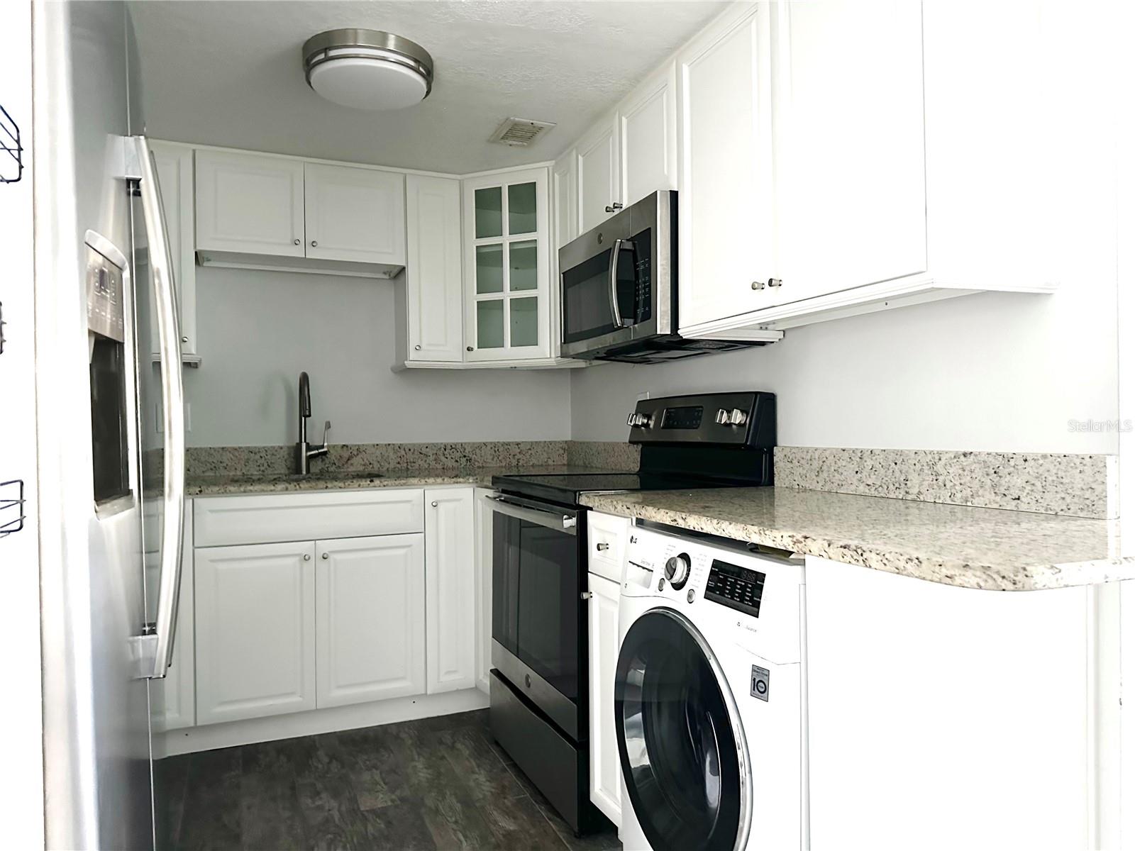 Image 3 of 19 For 912 Lake Destiny Road D