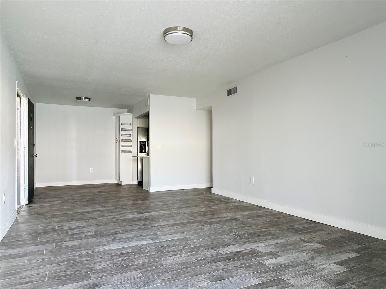 Image 5 of 19 For 912 Lake Destiny Road D