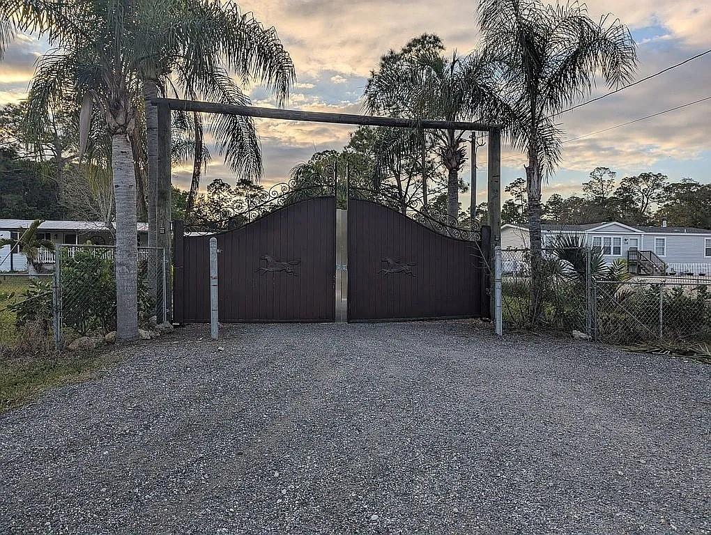 Image 2 of 49 For 740 Palomino Street