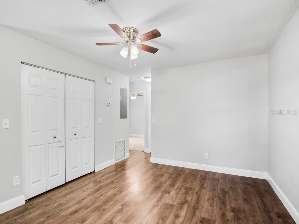 Listing photo id 8 for 1325 17th Court Sw