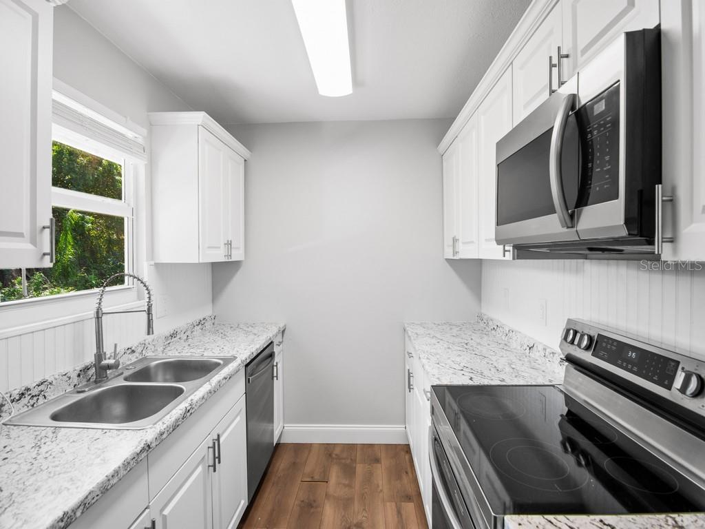 Listing photo id 12 for 1325 17th Court Sw