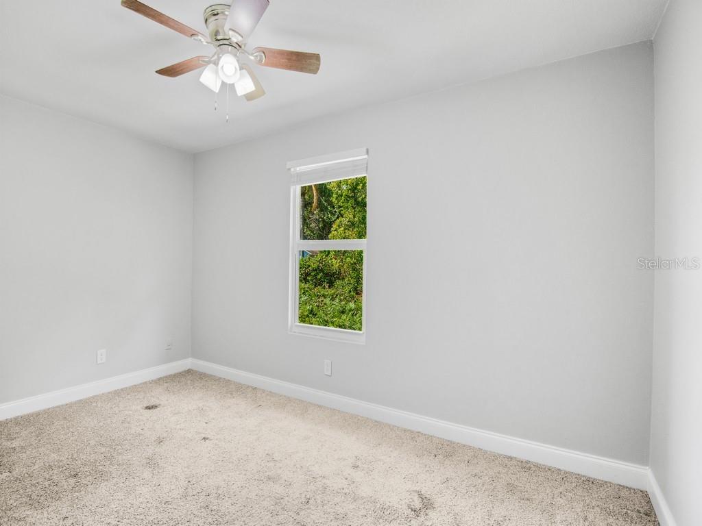 Listing photo id 14 for 1325 17th Court Sw