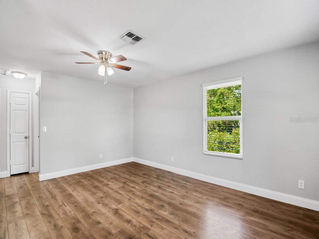 Listing photo id 2 for 1325 17th Court Sw
