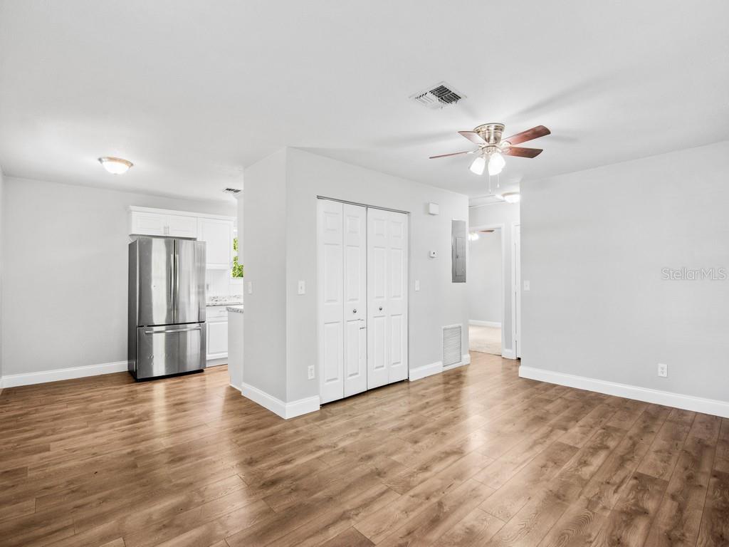 Listing photo id 3 for 1325 17th Court Sw