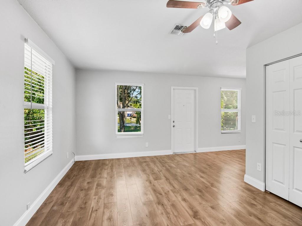 Listing photo id 6 for 1325 17th Court Sw