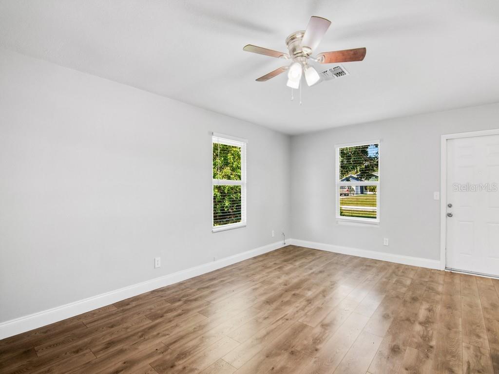 Listing photo id 7 for 1325 17th Court Sw