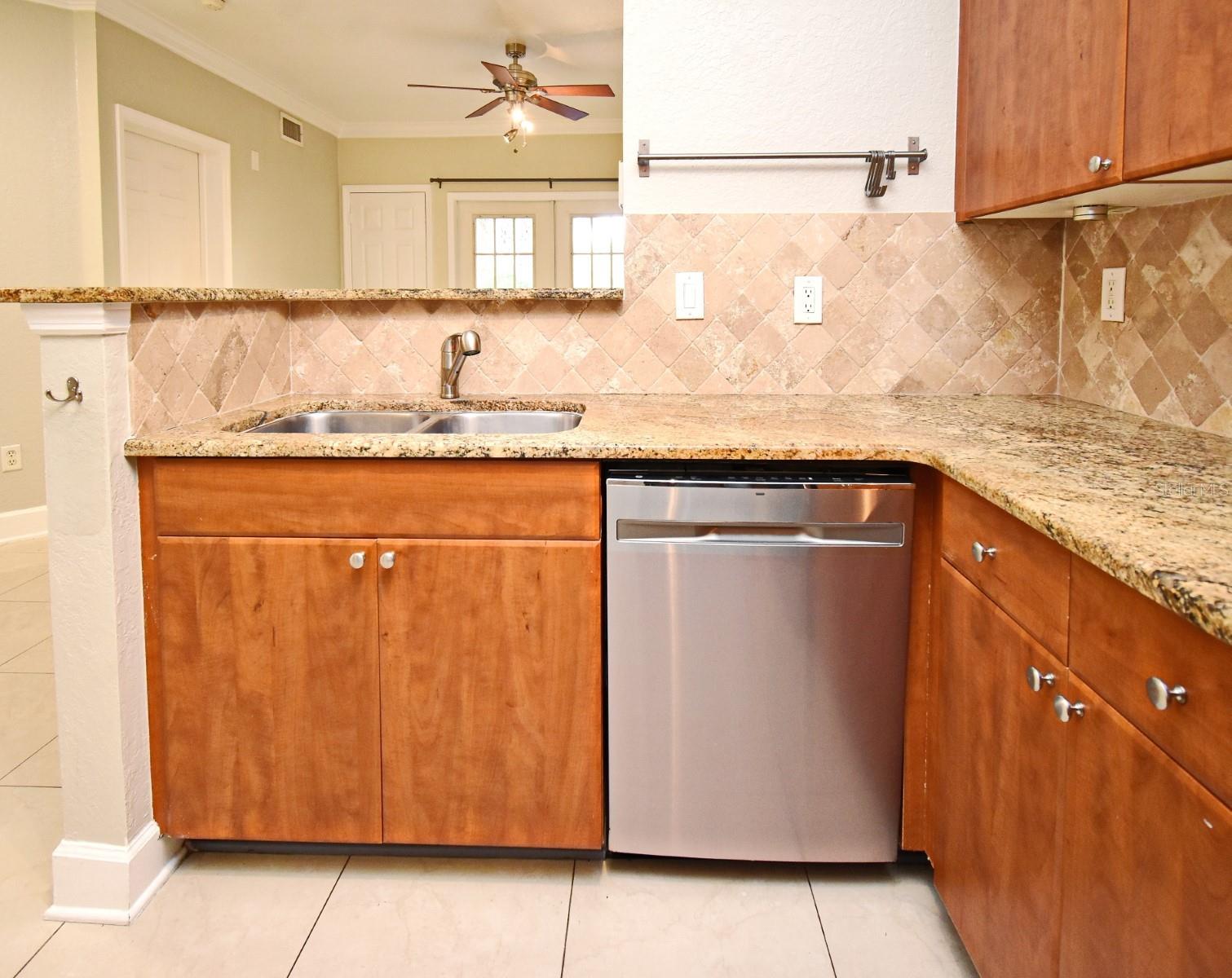 Image 14 of 51 For 206 South Street 1018