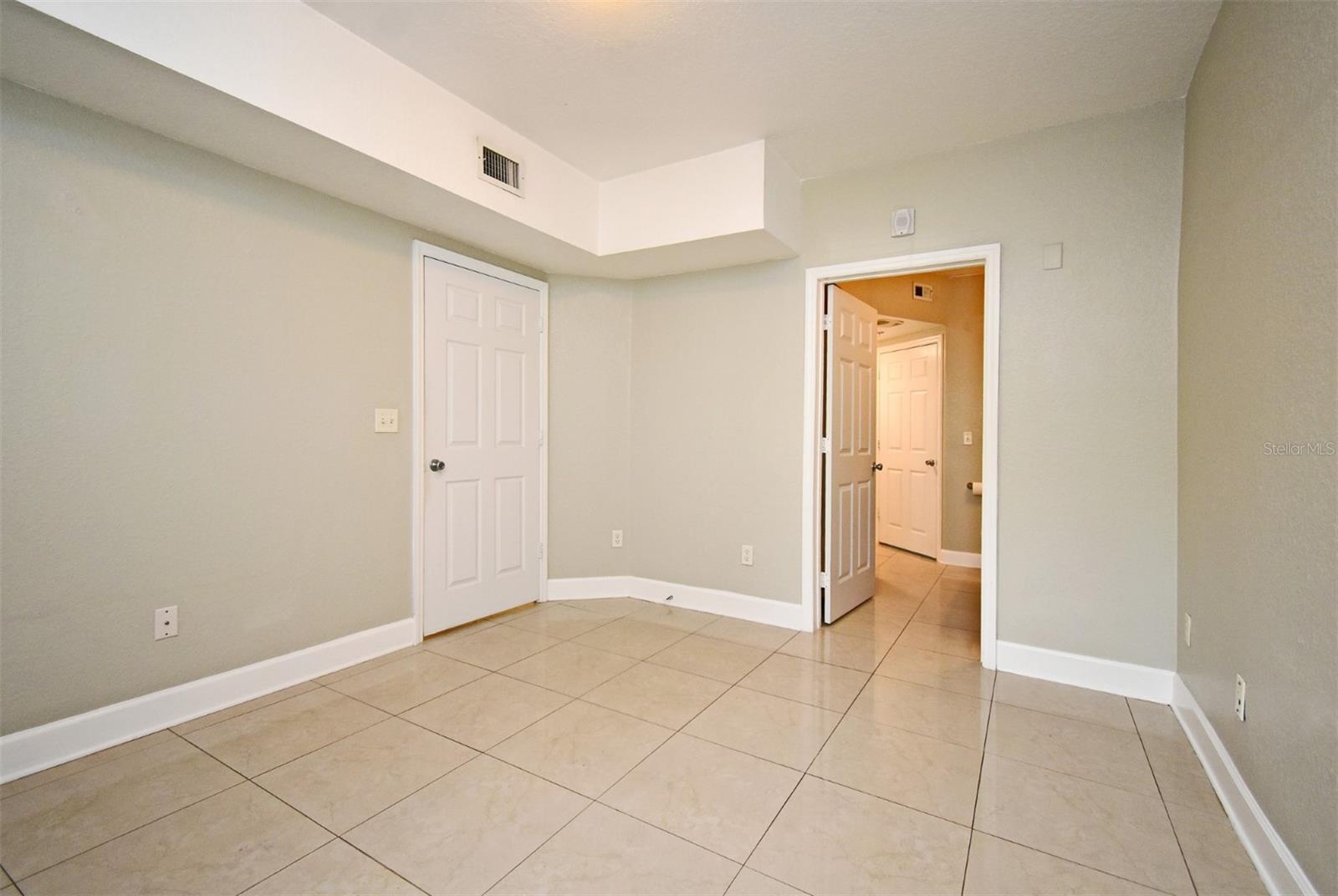 Image 36 of 51 For 206 South Street 1018