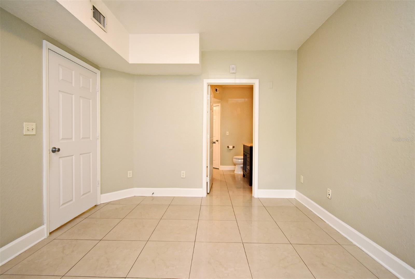 Image 38 of 51 For 206 South Street 1018