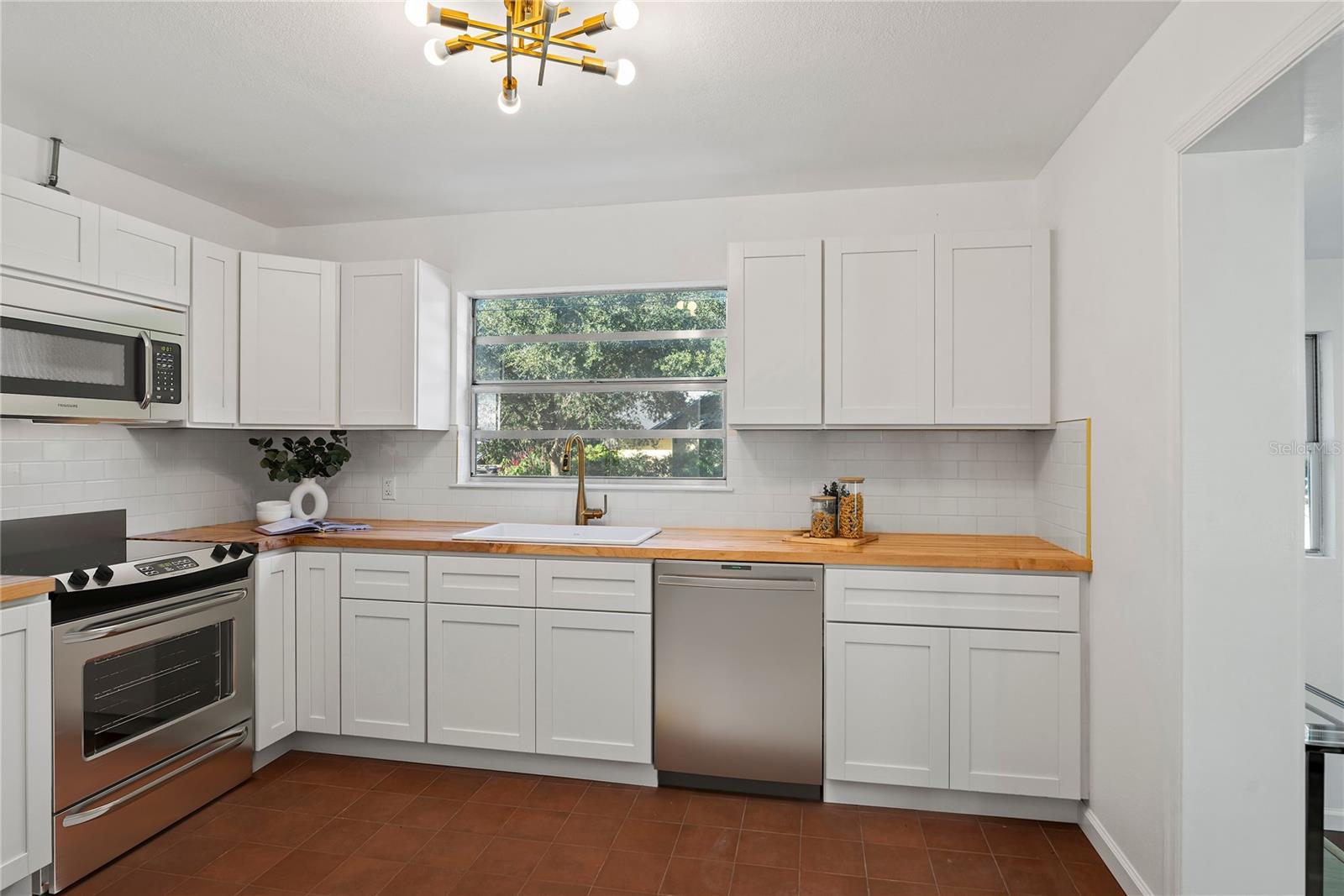 Image 13 of 48 For 400 Raehn Street