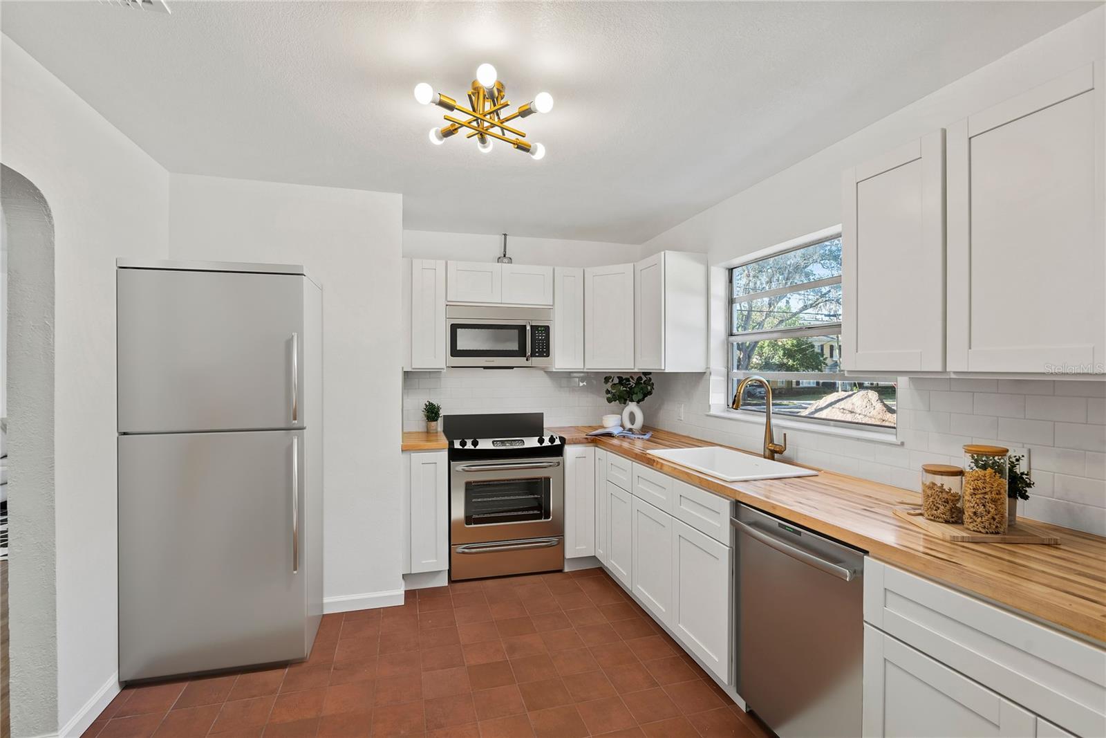 Image 15 of 48 For 400 Raehn Street