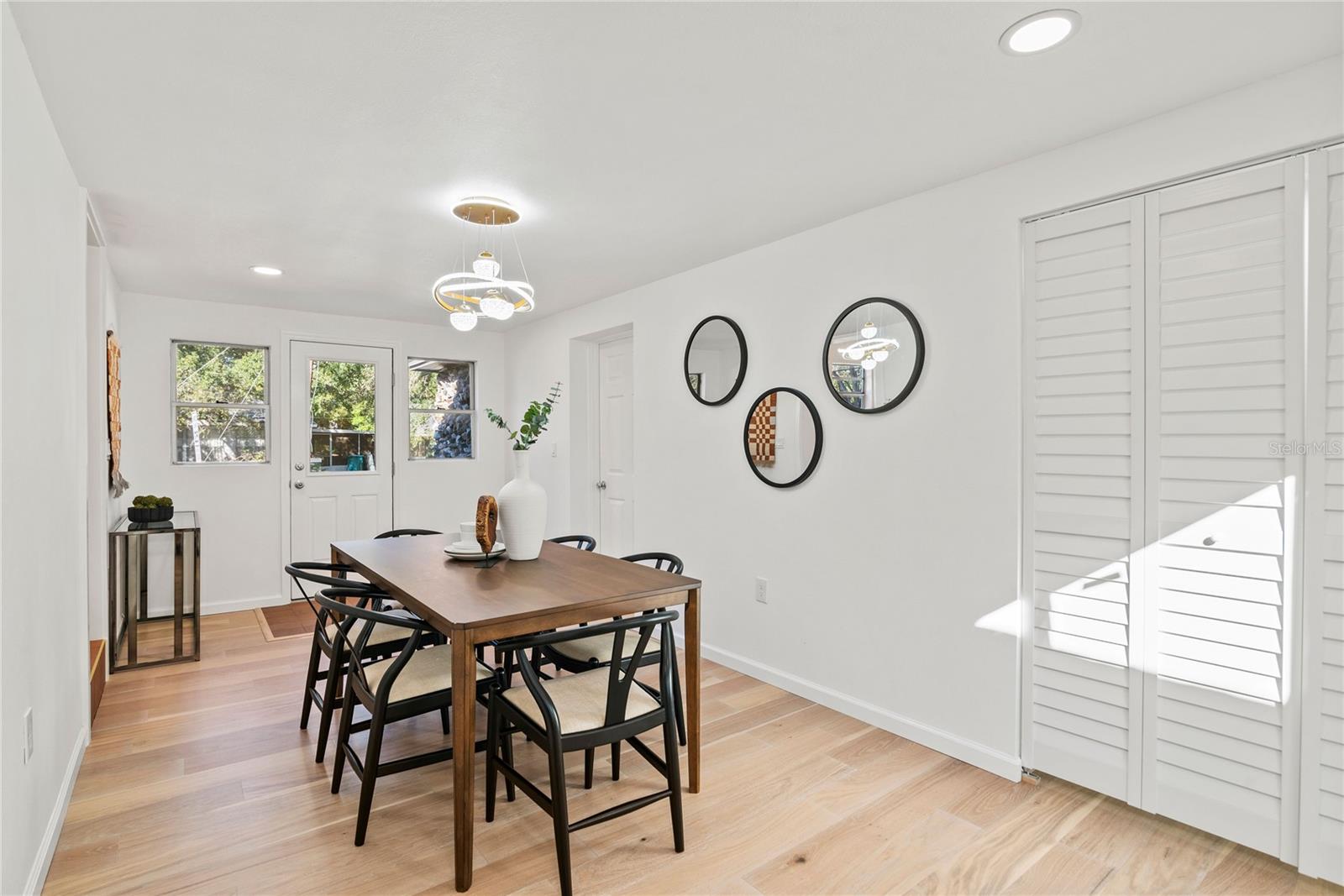 Image 19 of 48 For 400 Raehn Street