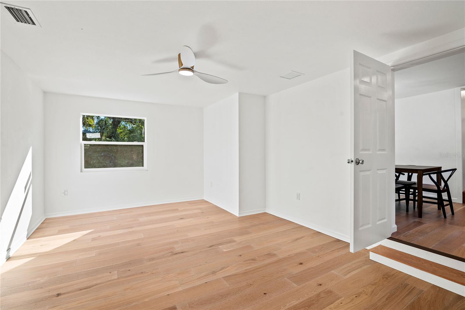 Image 24 of 48 For 400 Raehn Street