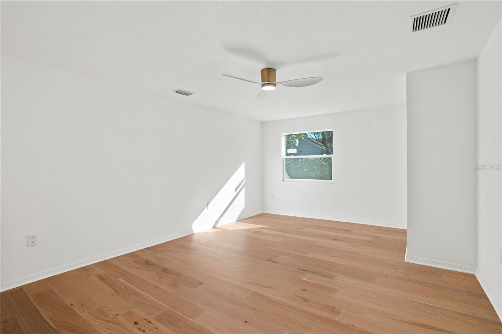 Image 25 of 48 For 400 Raehn Street