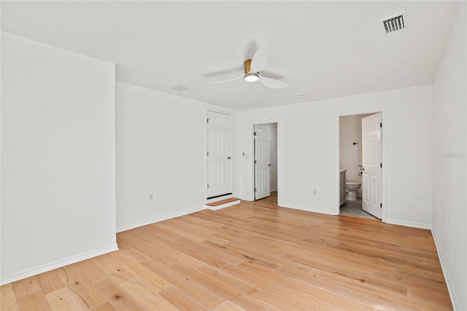 Image 26 of 48 For 400 Raehn Street
