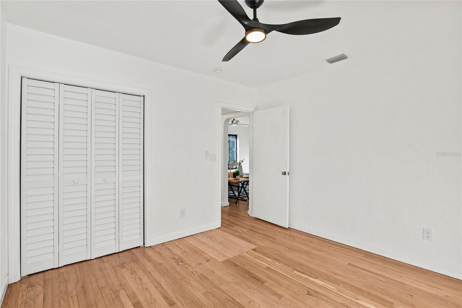 Image 37 of 48 For 400 Raehn Street
