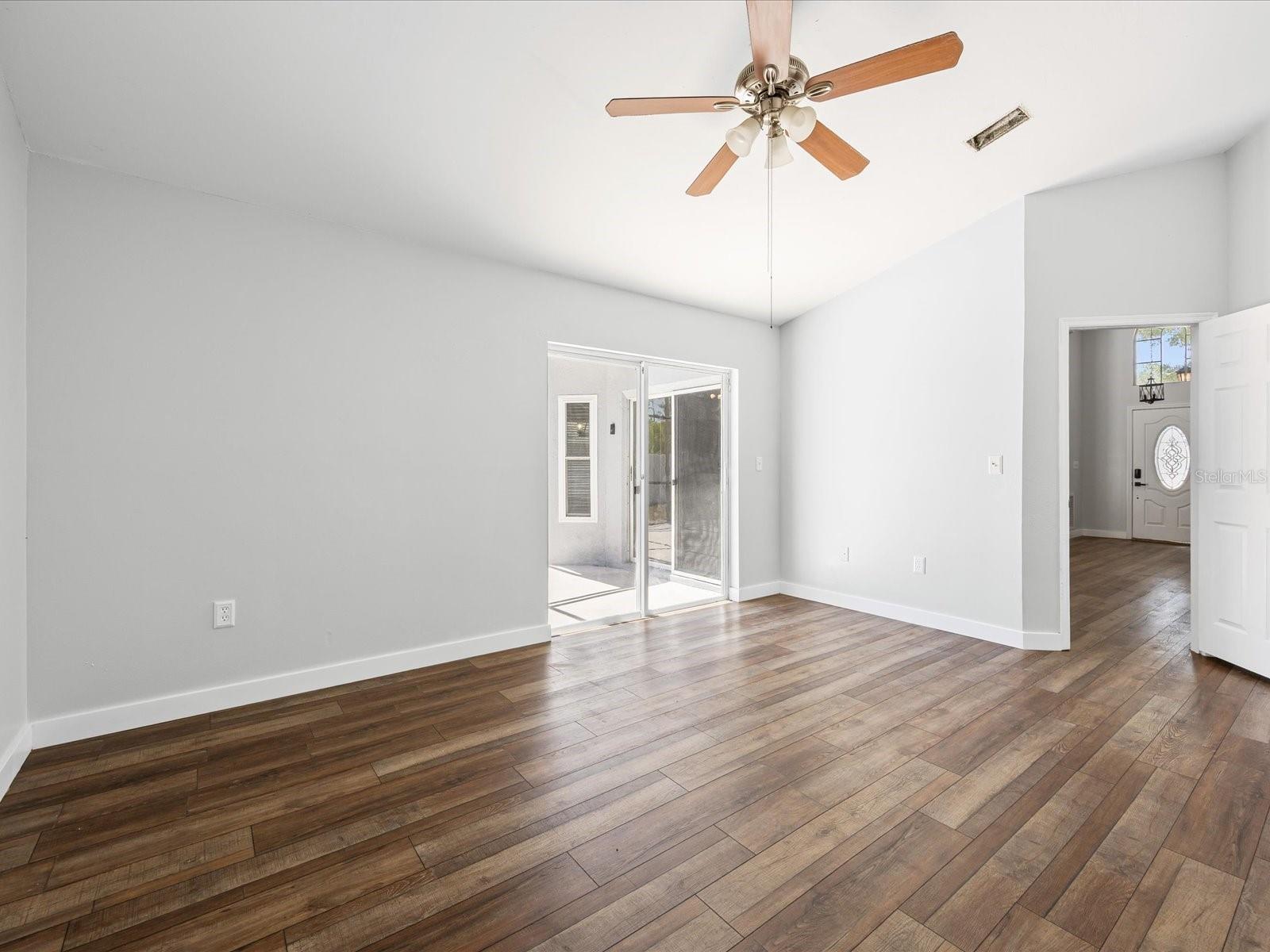 Image 16 of 34 For 150 Bentley Oaks Boulevard