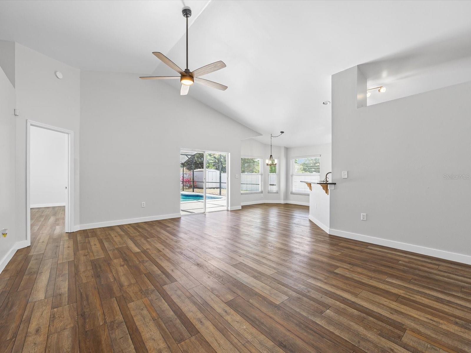 Image 7 of 34 For 150 Bentley Oaks Boulevard