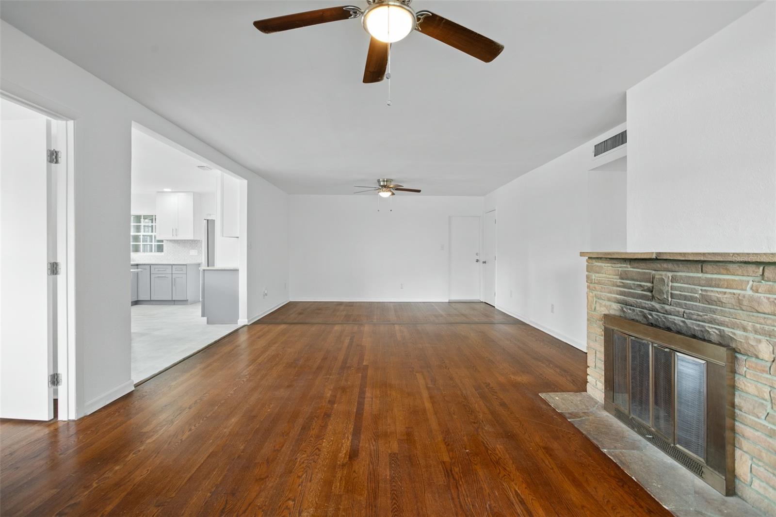 Image 7 of 45 For 1017 Thornton Avenue