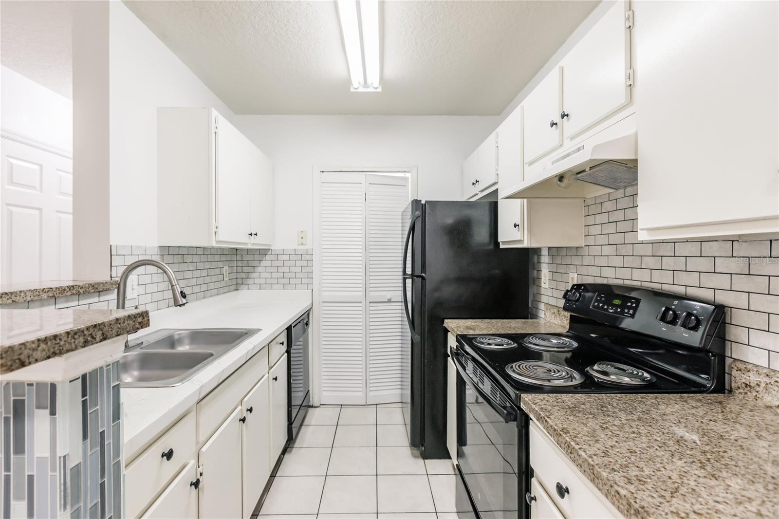 Image 11 of 32 For 4340 Kirkman Road 901