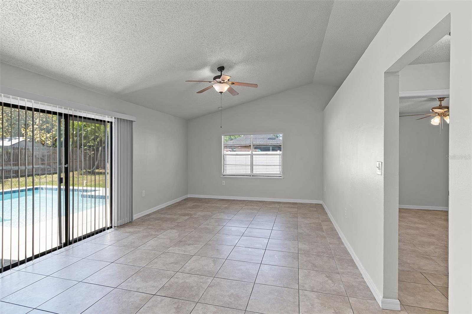 Image 12 of 33 For 996 Big Oaks Drive