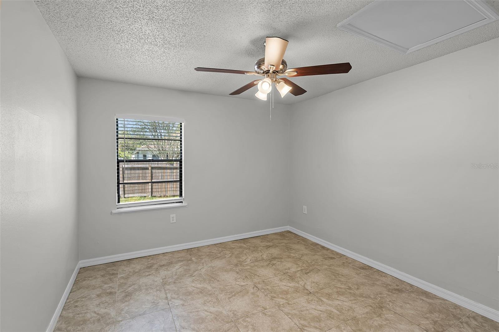Image 18 of 33 For 996 Big Oaks Drive