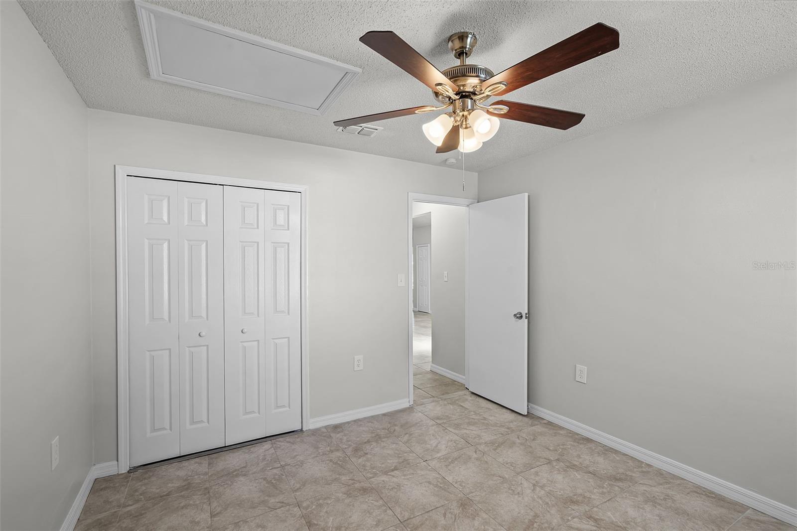 Image 19 of 33 For 996 Big Oaks Drive