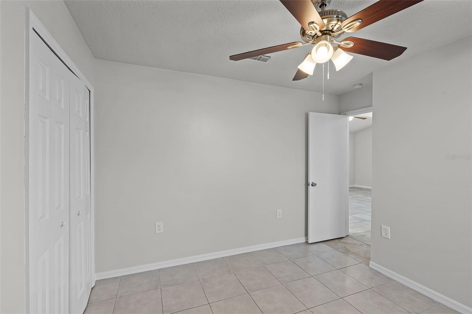 Image 22 of 33 For 996 Big Oaks Drive