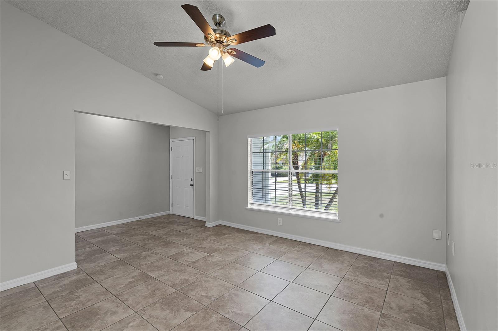 Image 5 of 33 For 996 Big Oaks Drive