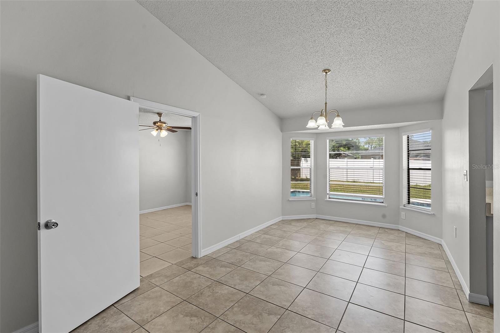 Image 6 of 33 For 996 Big Oaks Drive
