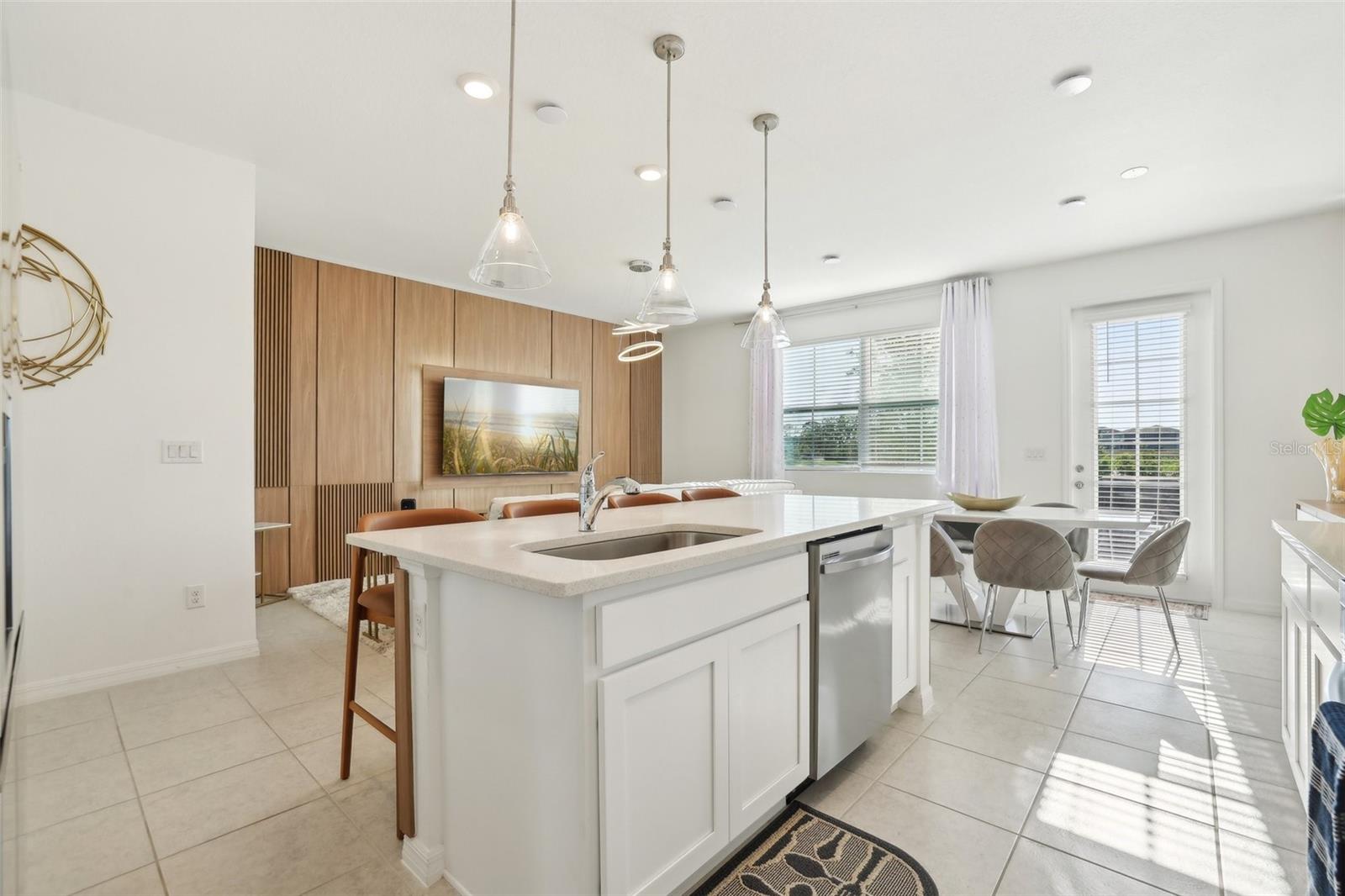 Image 18 of 54 For 646 Longboat Drive