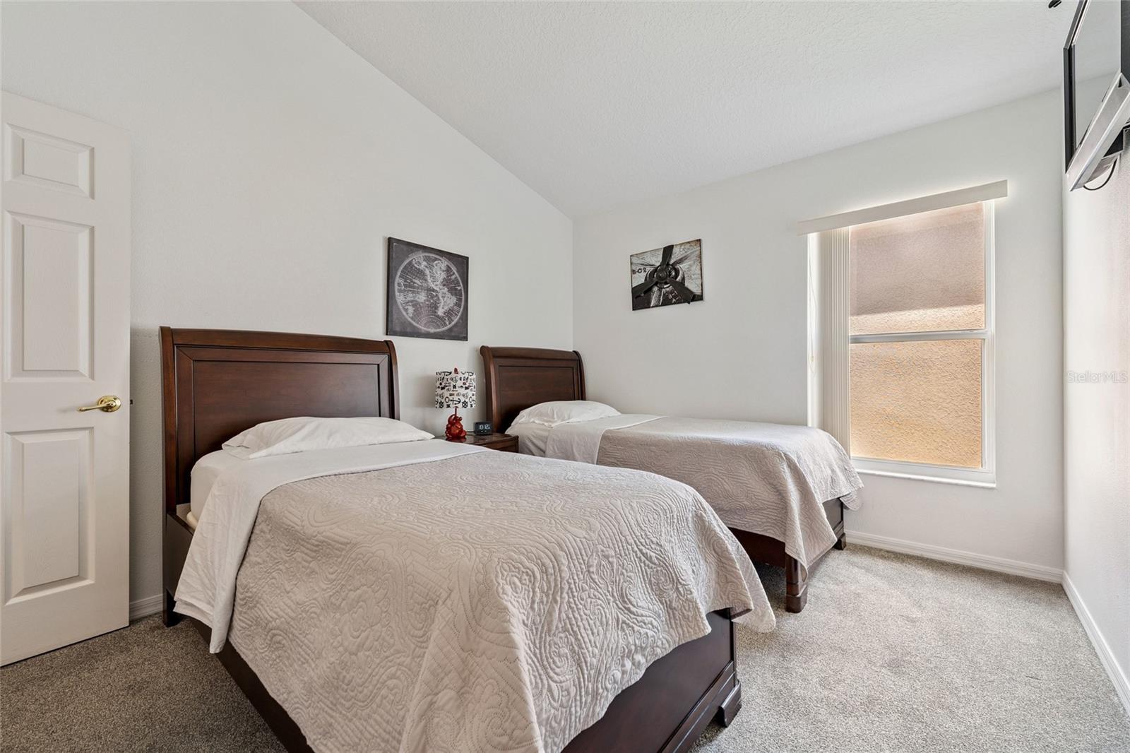 Image 16 of 33 For 609 Kensington Drive