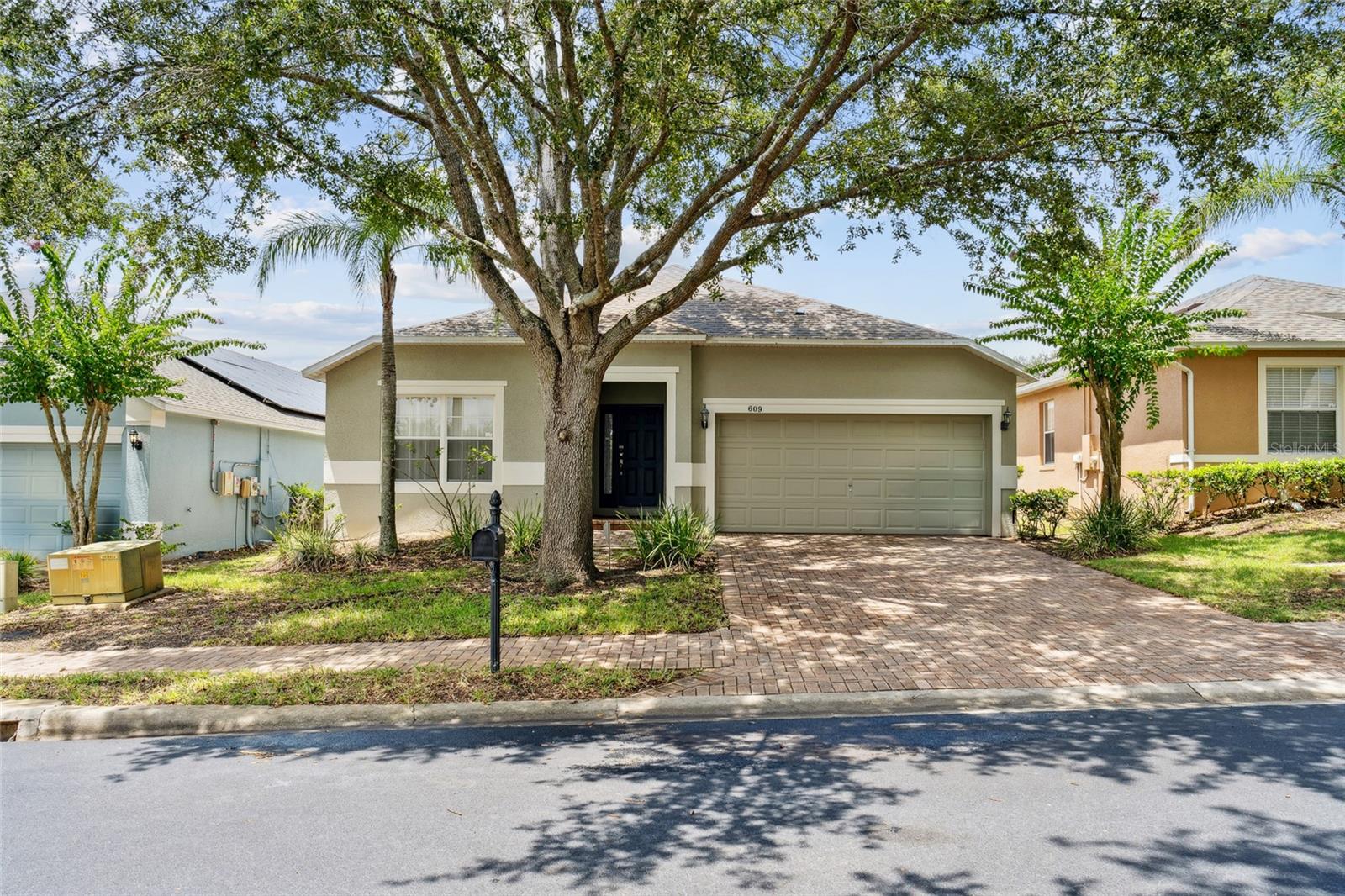 Image 2 of 33 For 609 Kensington Drive
